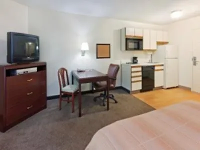 Mainstay Suites Charlotte - Executive Park 3*,