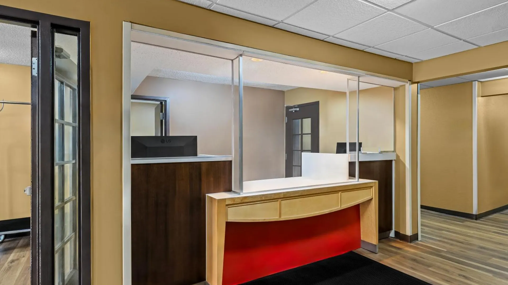 Mainstay Suites Charlotte - Executive Park Отель