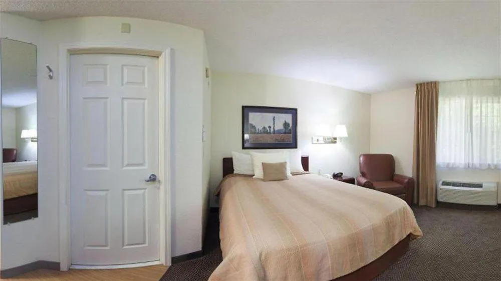 Mainstay Suites Charlotte - Executive Park Отель