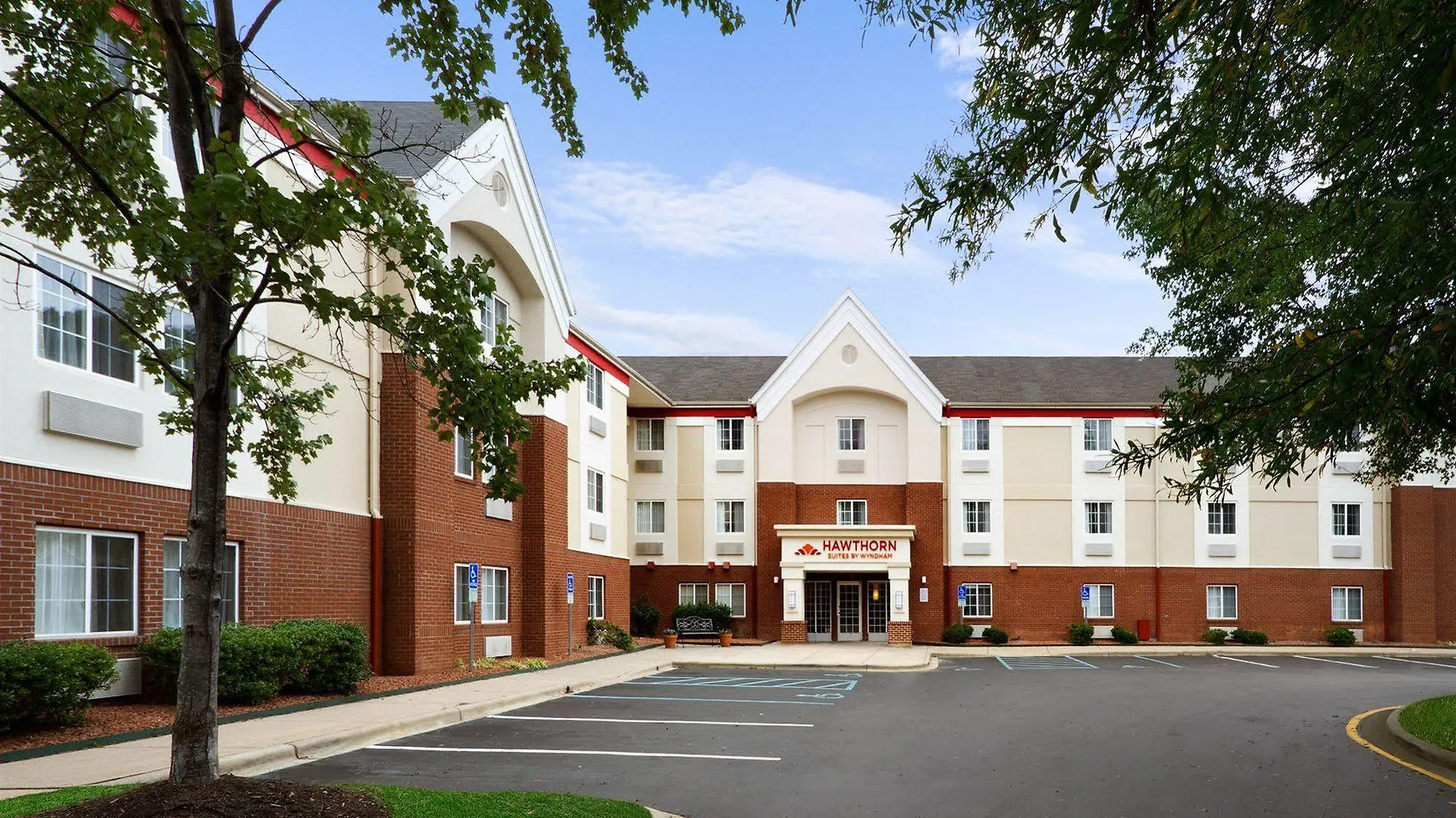 Отель Mainstay Suites Charlotte - Executive Park