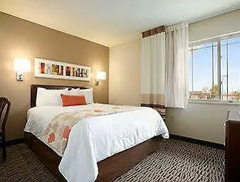 Mainstay Suites Charlotte - Executive Park 3*,  США